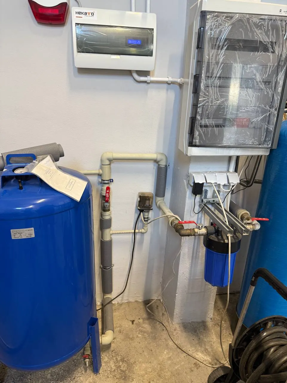 Sterownik hydroforu przy zbiorniku — DobryHydraulik Szczecin