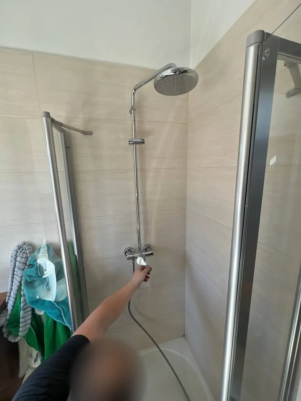 Deszczownica z baterią w kabinie prysznicowej — DobryHydraulik Szczecin