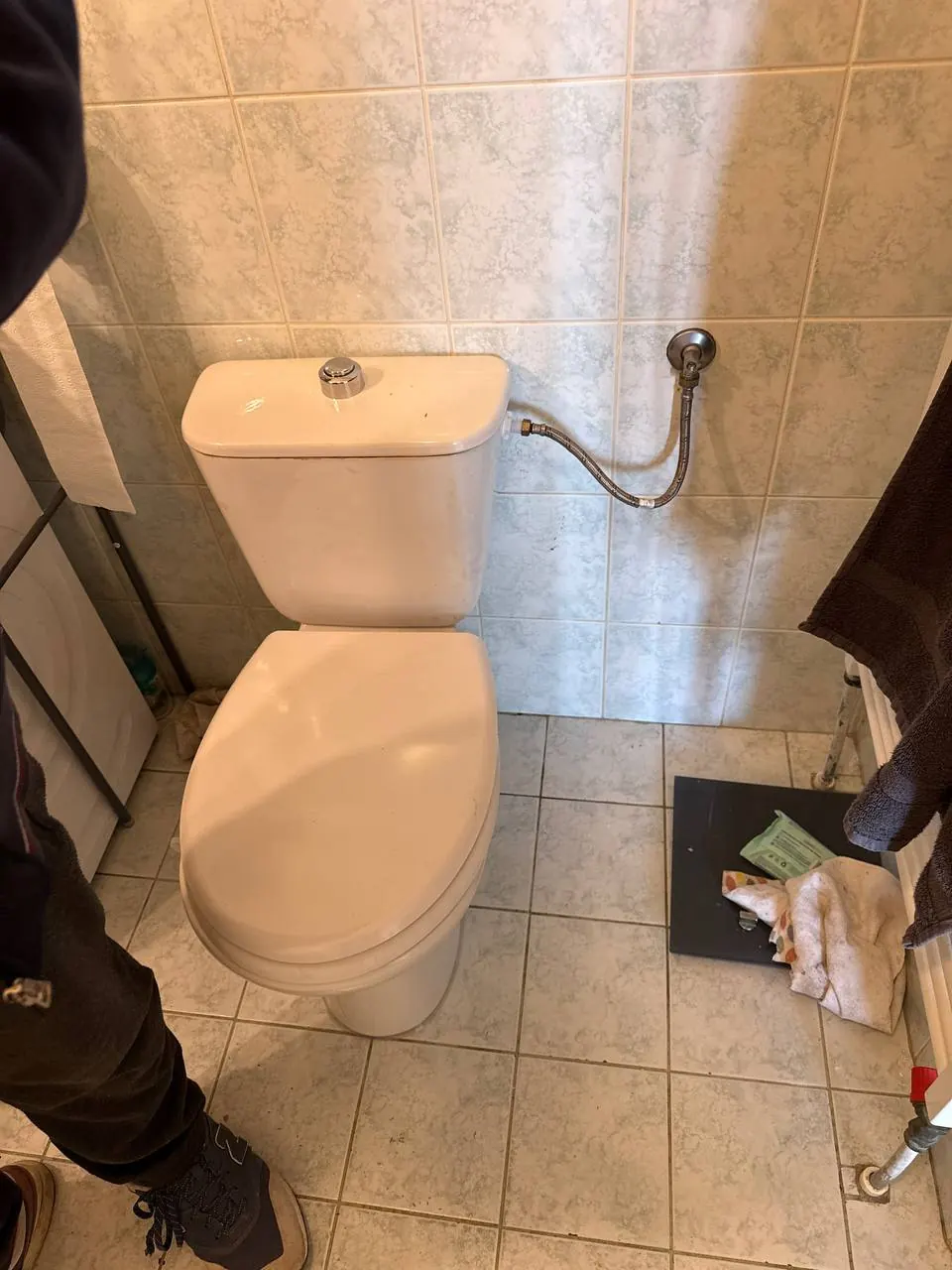 Kompakt WC na płytkach beżowych — DobryHydraulik Szczecin