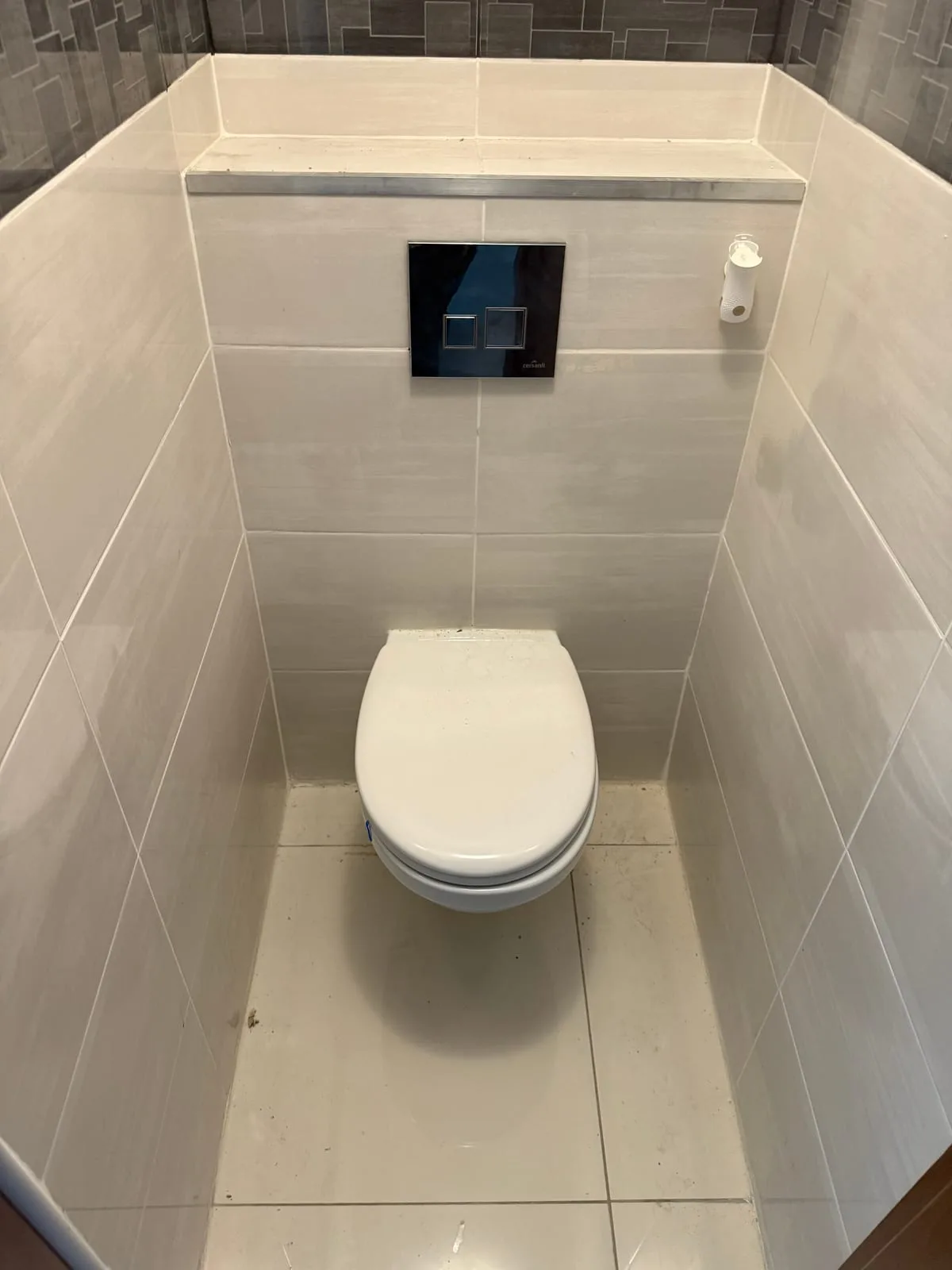 WC podwieszane z czarnym przyciskiem — DobryHydraulik Szczecin